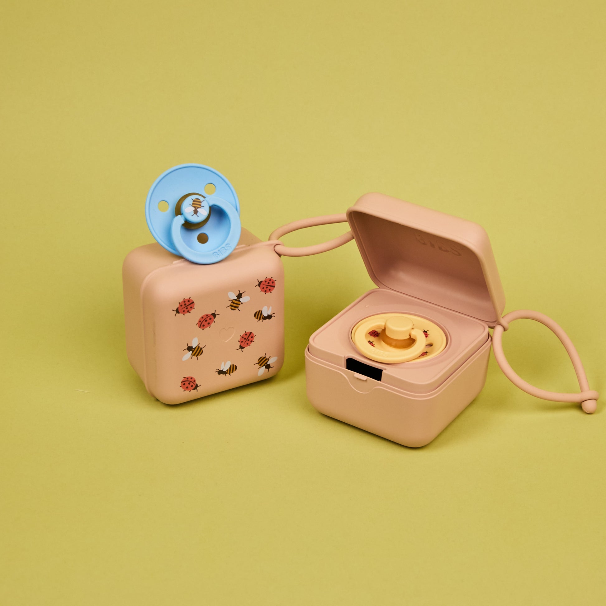 STUDIO Pacifier Box Ladybug Bumblebee Mix - Blush